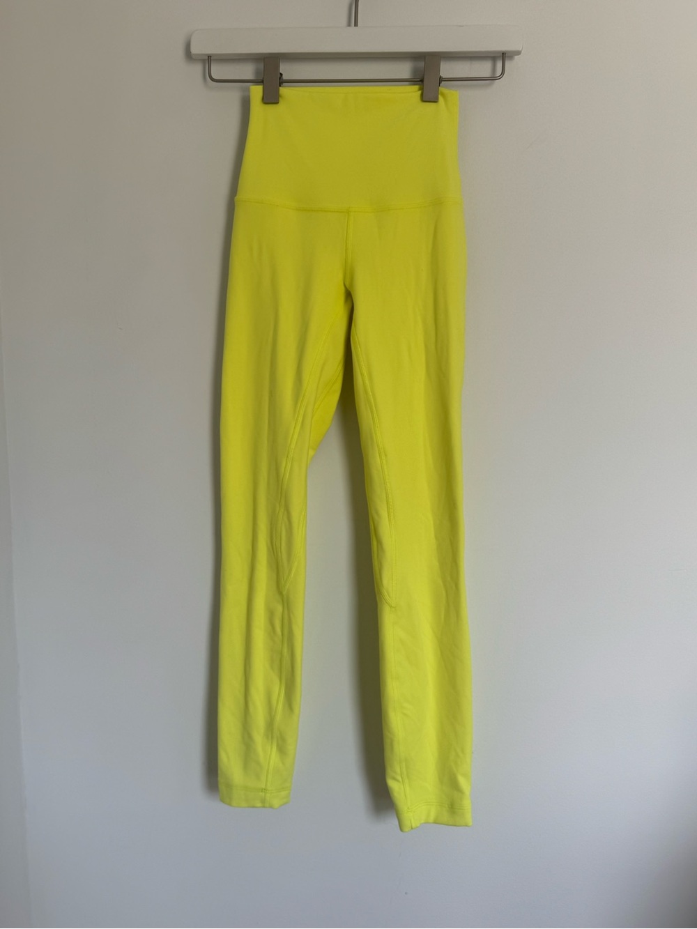 High-Waist Performance Leggings- Neon Yellow - Picture 5 of 6
